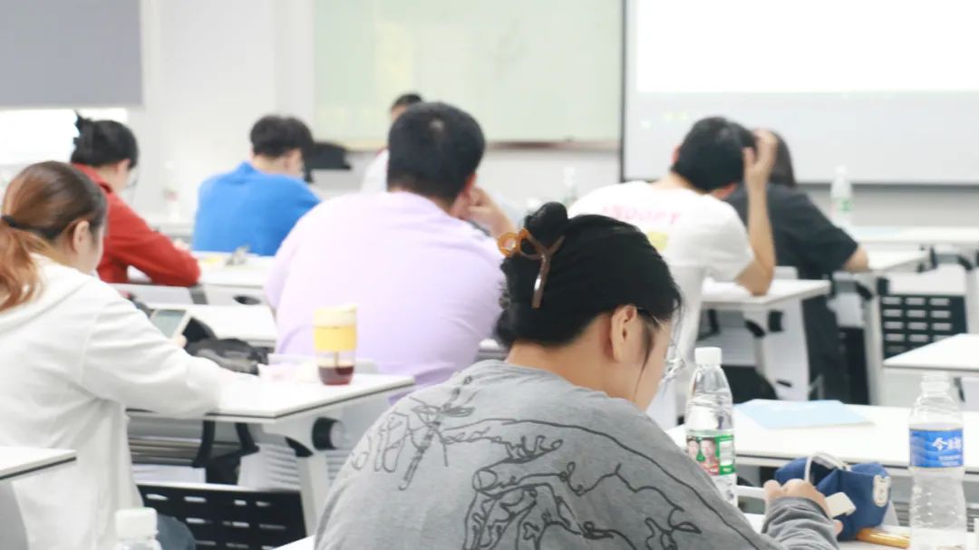 　　零基礎學員也可以通過短時間學習通過考試; 　　全程講練考評、 　　全程詳細跟蹤學習;
